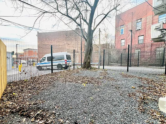 Rented by EXR | media 9