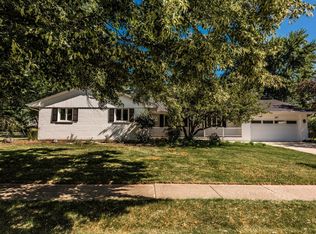 227 Laurel Ln, Dekalb, IL 60115