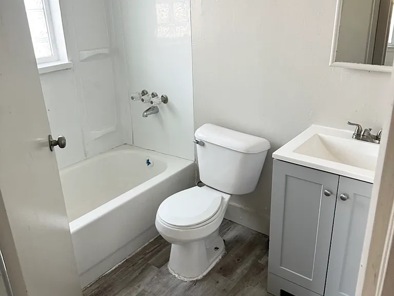 1050 Lakewood St #2 — Photo 3