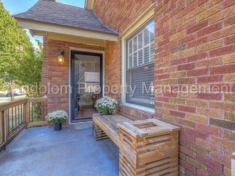 1135 S Birmingham Pl — Photo 3