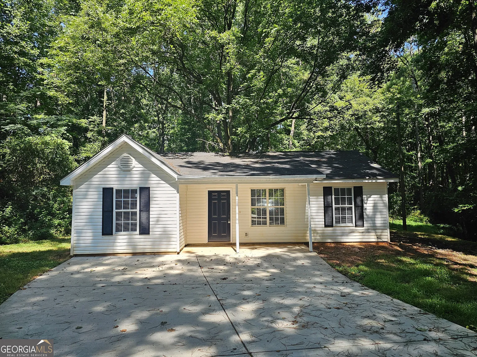 3 bed, 1.0 bath, 1010 sqft, $1,500 — Photo 1