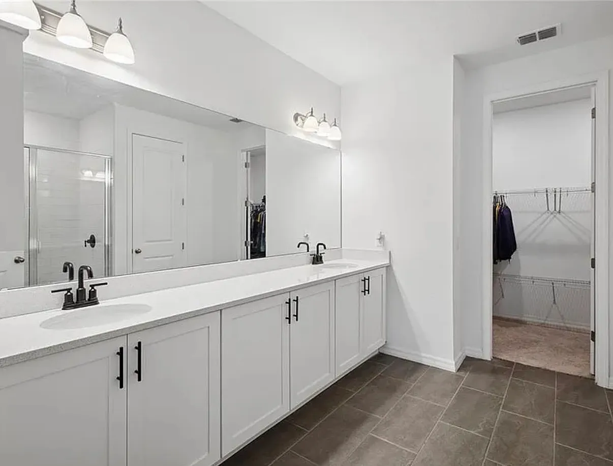 3 bed, 2087 sqft, $2,313 — Photo 3
