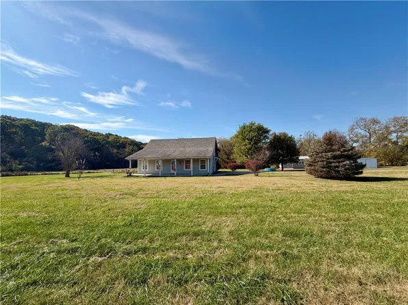 2153 Pierson Ln, Bates City, MO 64011