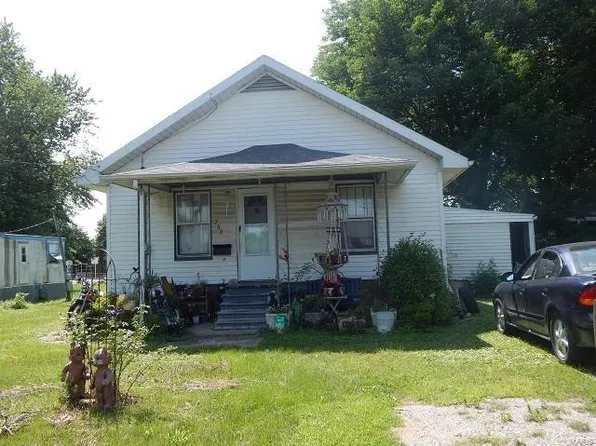 780 N Oak St, Carlinville, IL 62626
