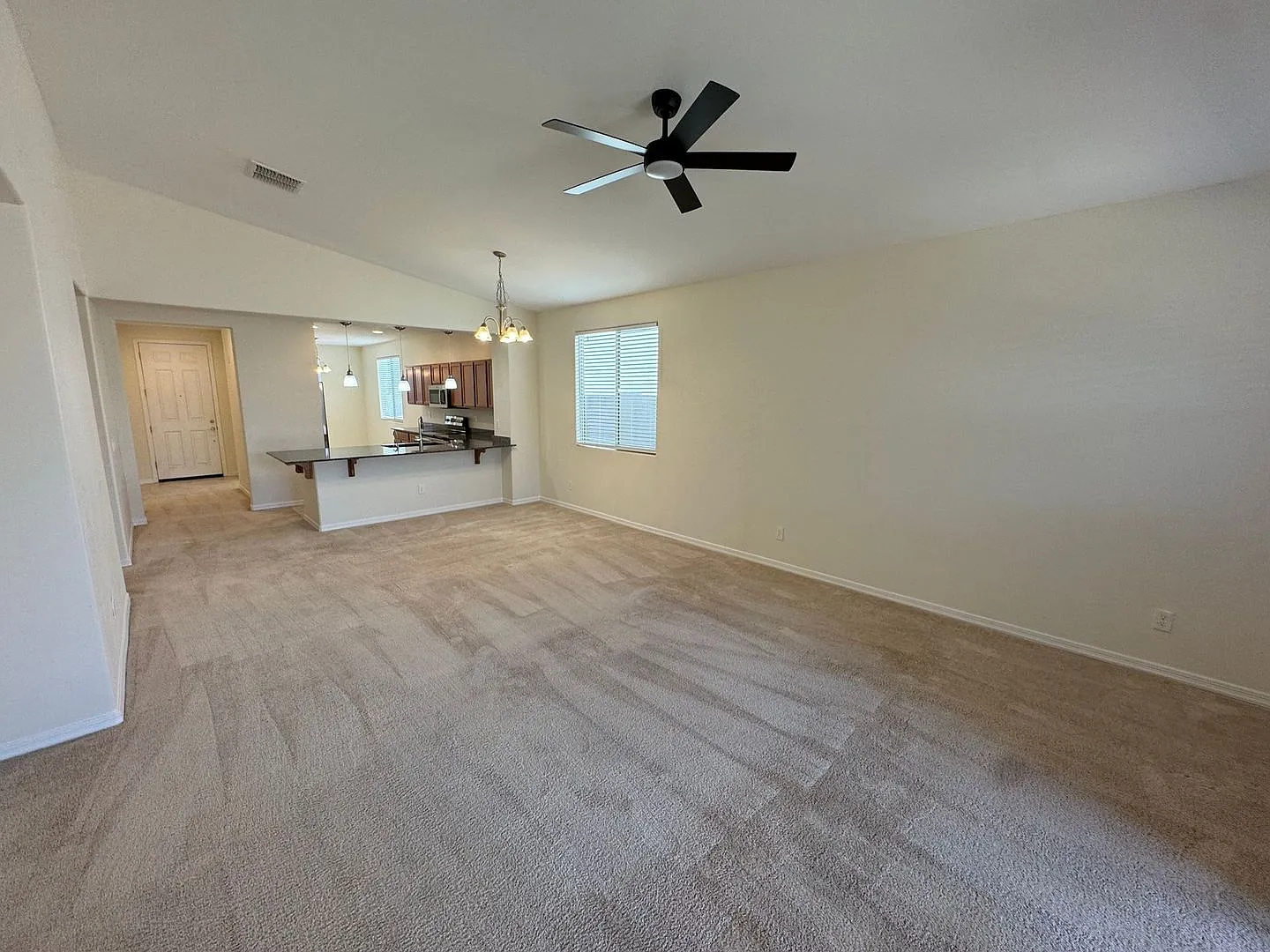 4 Bedroom - 2 Bath - 1760 Sq. Ft - Beautiful New Built Home - Glendale — Photo 2