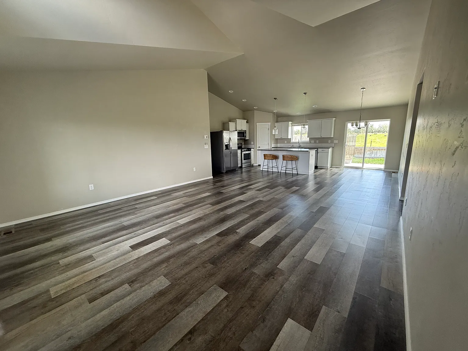4 bed, 1576 sqft, $2,100 — Photo 4