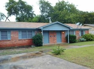 915 Cody Ct, River Oaks, TX 76114