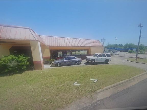 3rd image of 214 Central Dr