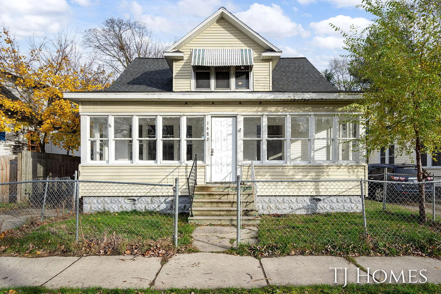 1682 Pine St photo 1