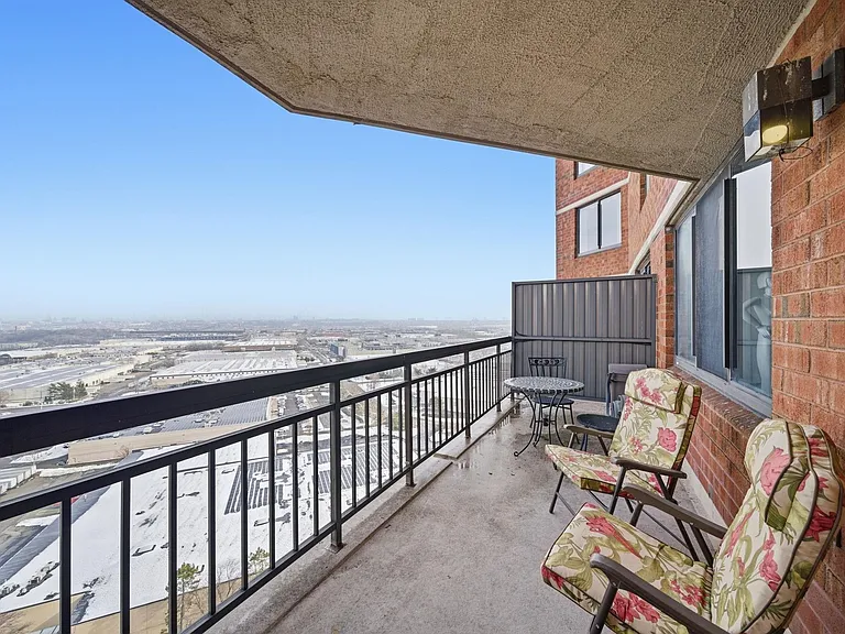 2103 Harmon Cove Tower #2103 — Photo 22