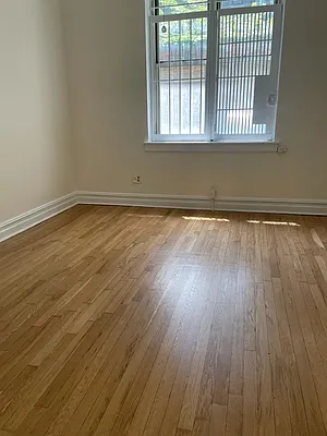 Sold by Manhattan Flats | media 9