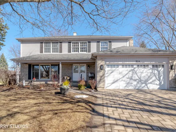 924 Somerset Ct, Carol Stream, IL 60188
