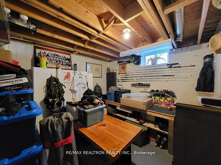 36 Julia Cres — Photo 7
