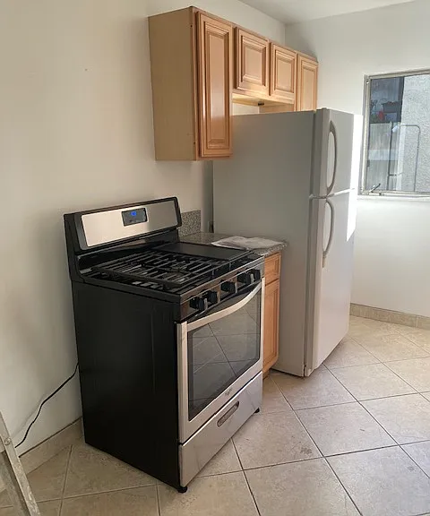 1610 N Martel Ave #2 — Photo 4