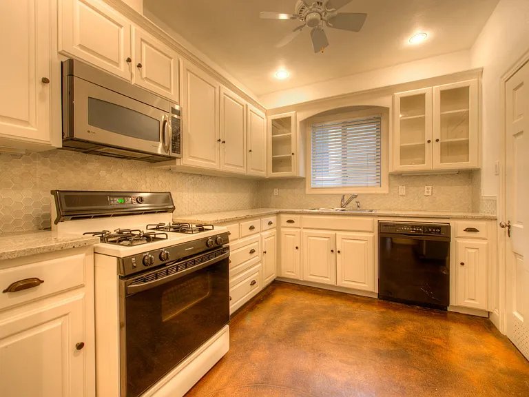 720 Sparks Ave — Photo 10