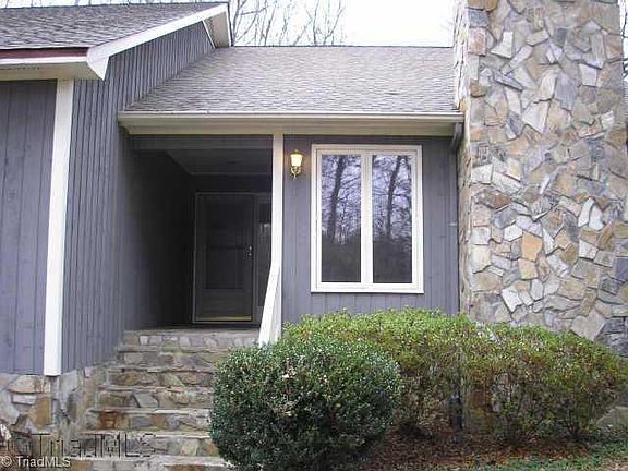 3rd image of 106 Creston Dr