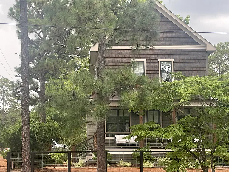 295 E Ohio Ave — Photo 31