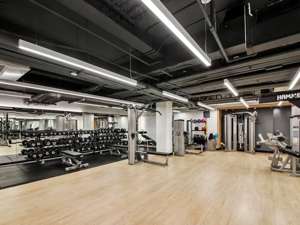 160 East 48th Street image 8 of 19