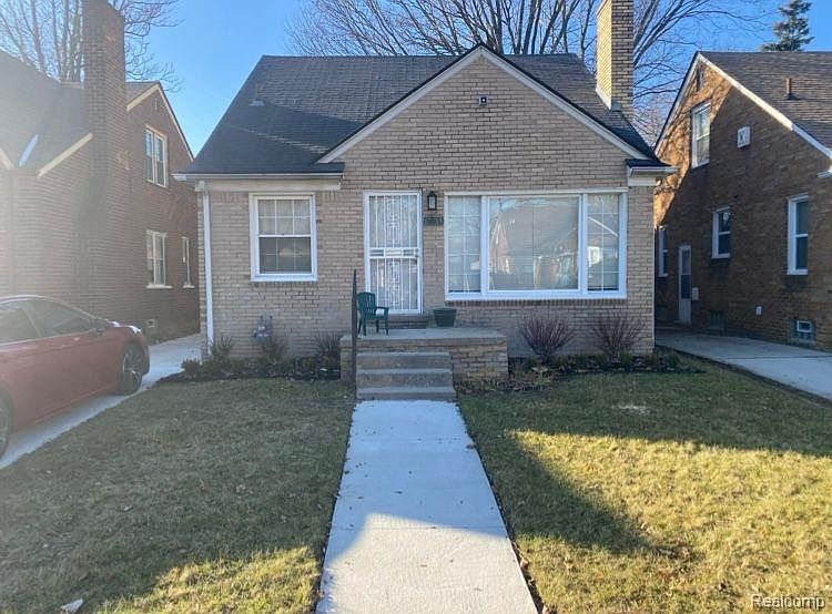 1st image of 17233 Shaftsbury Ave