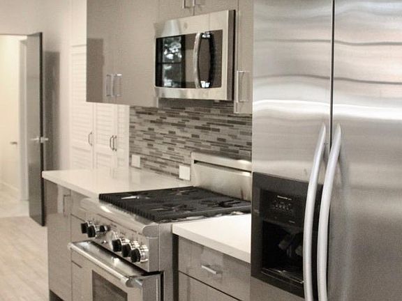 5th image of 856 N Harper Ave #856