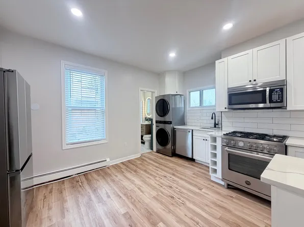 40 Westervelt Place image 2 of 16