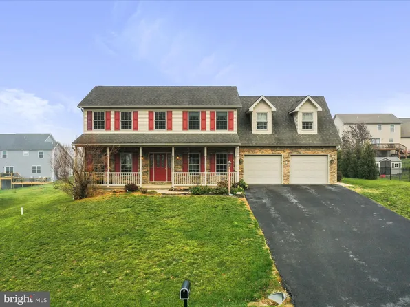 221 Cresthaven Dr, Fayetteville, PA 17222
