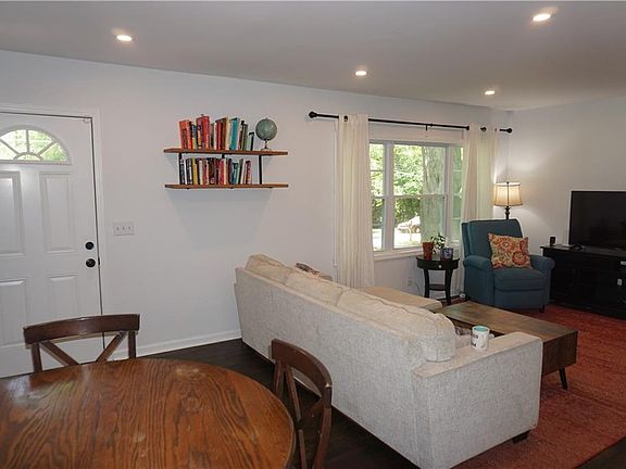 4th image of 2163 Lilac Ln