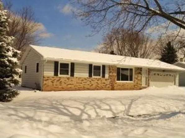 411 S Saint Bernard Dr, De Pere, WI 54115