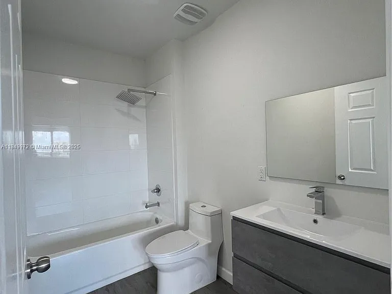 2311 NW 22nd Ave #207 — Photo 4
