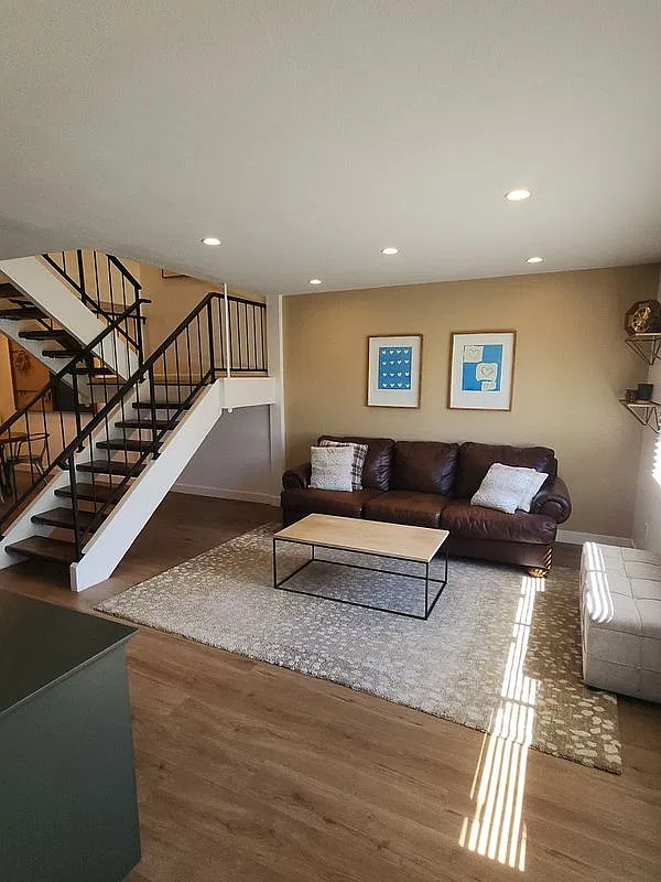 3 bed, 2.5 bath, 1496 sqft, $2,600 — Photo 2
