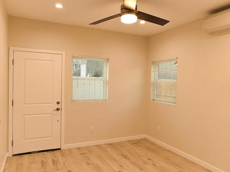 3754 Pershing Ave #B — Photo 9