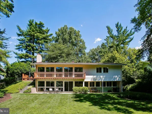 8308 Lilly Stone Dr, Bethesda, MD 20817