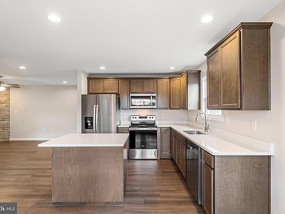 2nd image of 562 Great Oak Ct