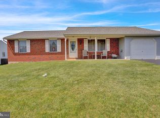 33 Treeline Dr, Newmanstown, PA 17073