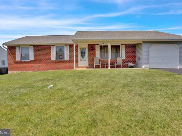 33 Treeline Dr, Newmanstown, PA 17073