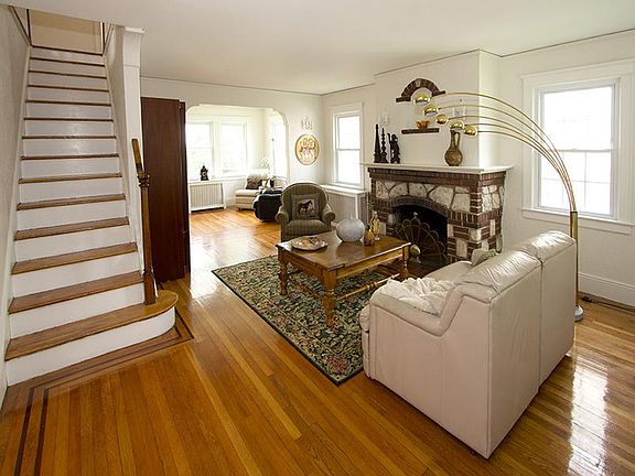 Immaculately Maintained and Sun-filled Colonial