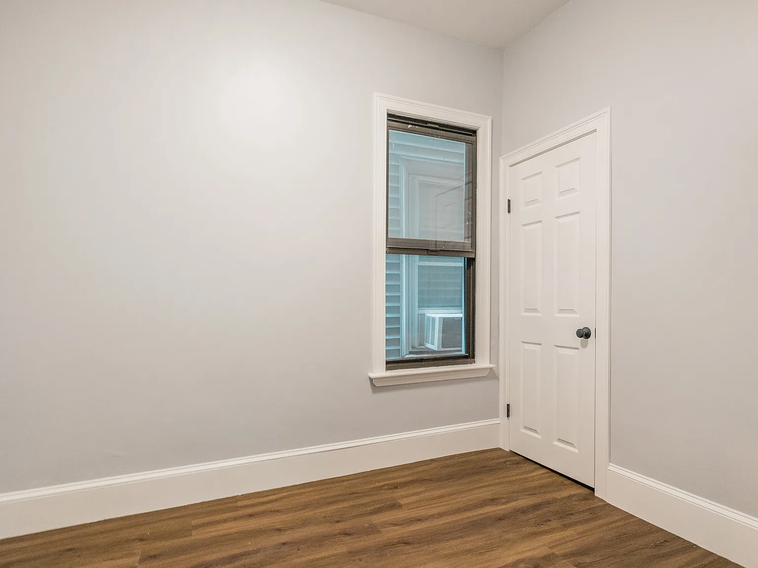 4 bed, 9999 sqft, $4,000 — Photo 3