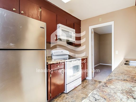 1636_004_kitchen_4.jpg