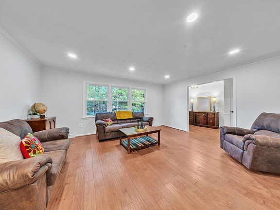 2nd image of 103 Dumbarton Ave