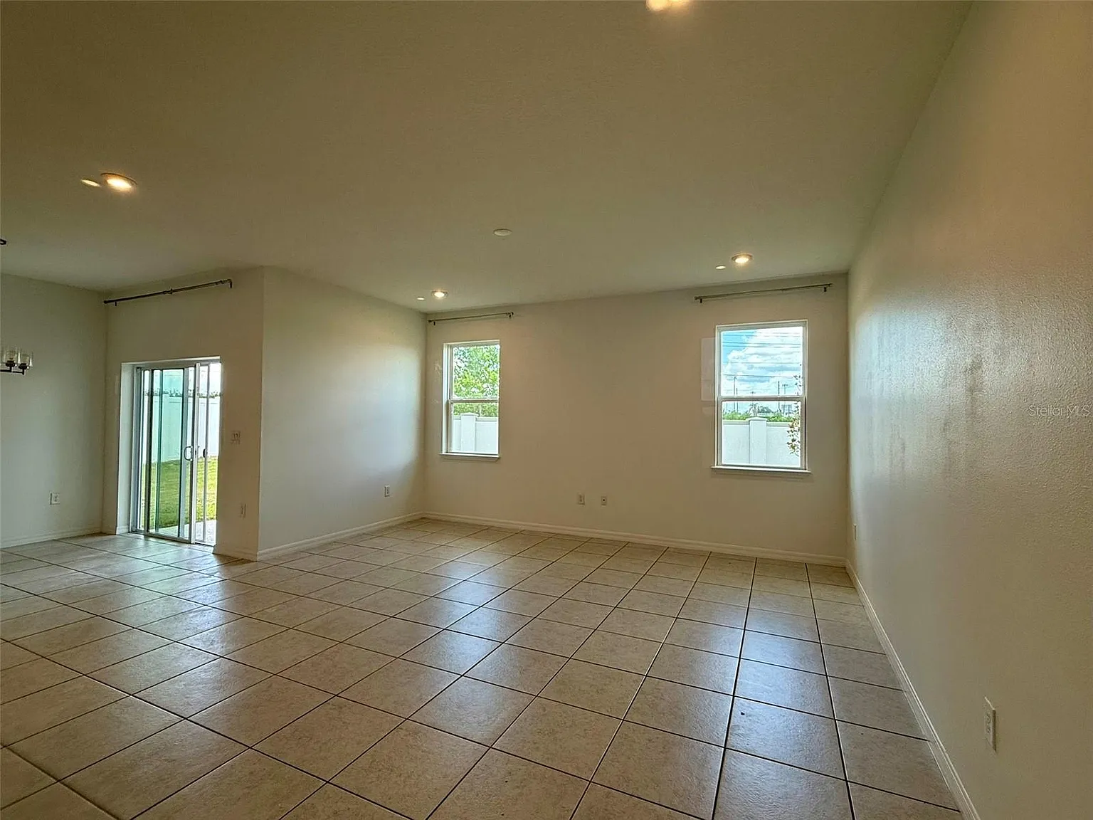 4 bed, 1839 sqft, $2,000 — Photo 3