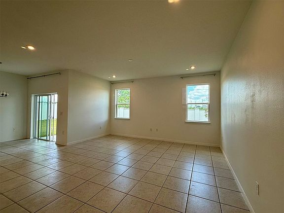 3rd image of 1306 Normandy Dr