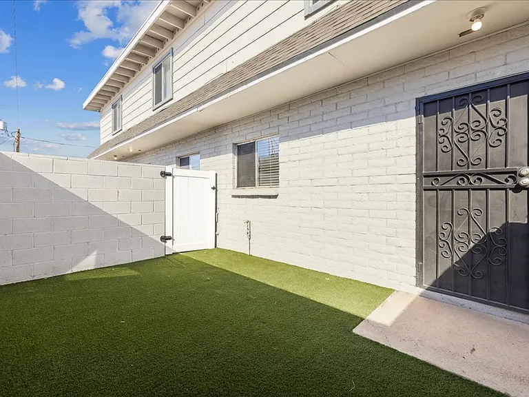 2205 N 9th Ave — Photo 18