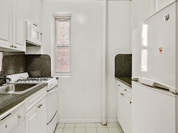 2nd image of 133 E 84th St APT 3B
