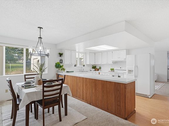 5th image of 309 W Walnut Street