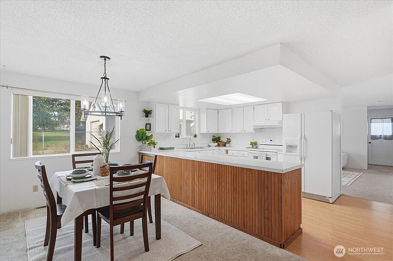 5th image of 309 W Walnut Street