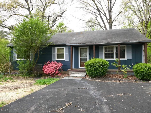 1 Hillcrest Dr, Stafford, VA 22556