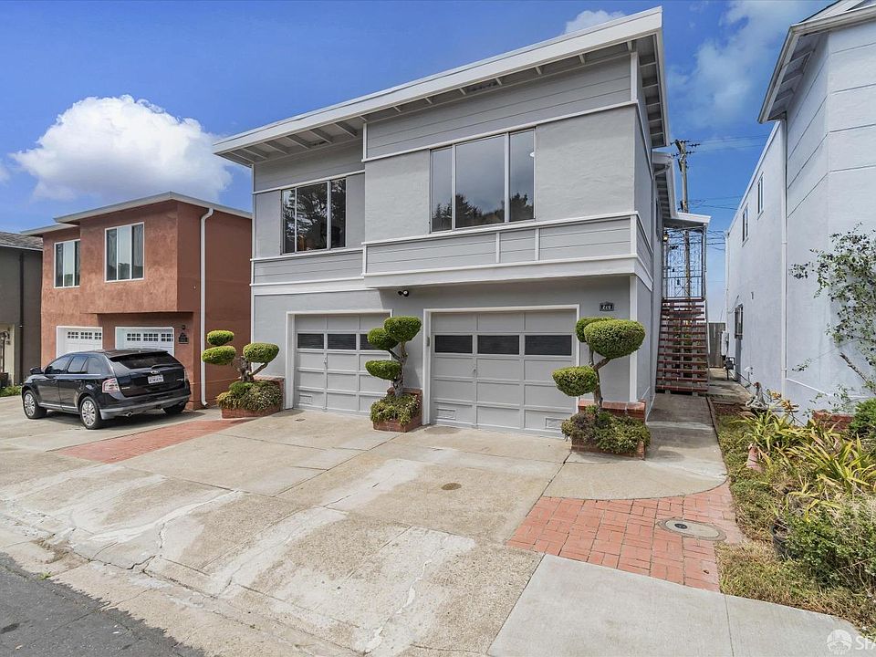 2nd image of 220 Alta Vista Way