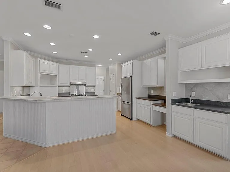 212 Champions Dr — Photo 11