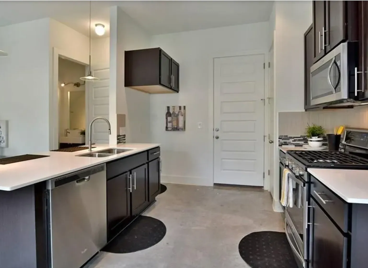3 bed, 2.5 bath, 1488 sqft, $3,200 — Photo 4