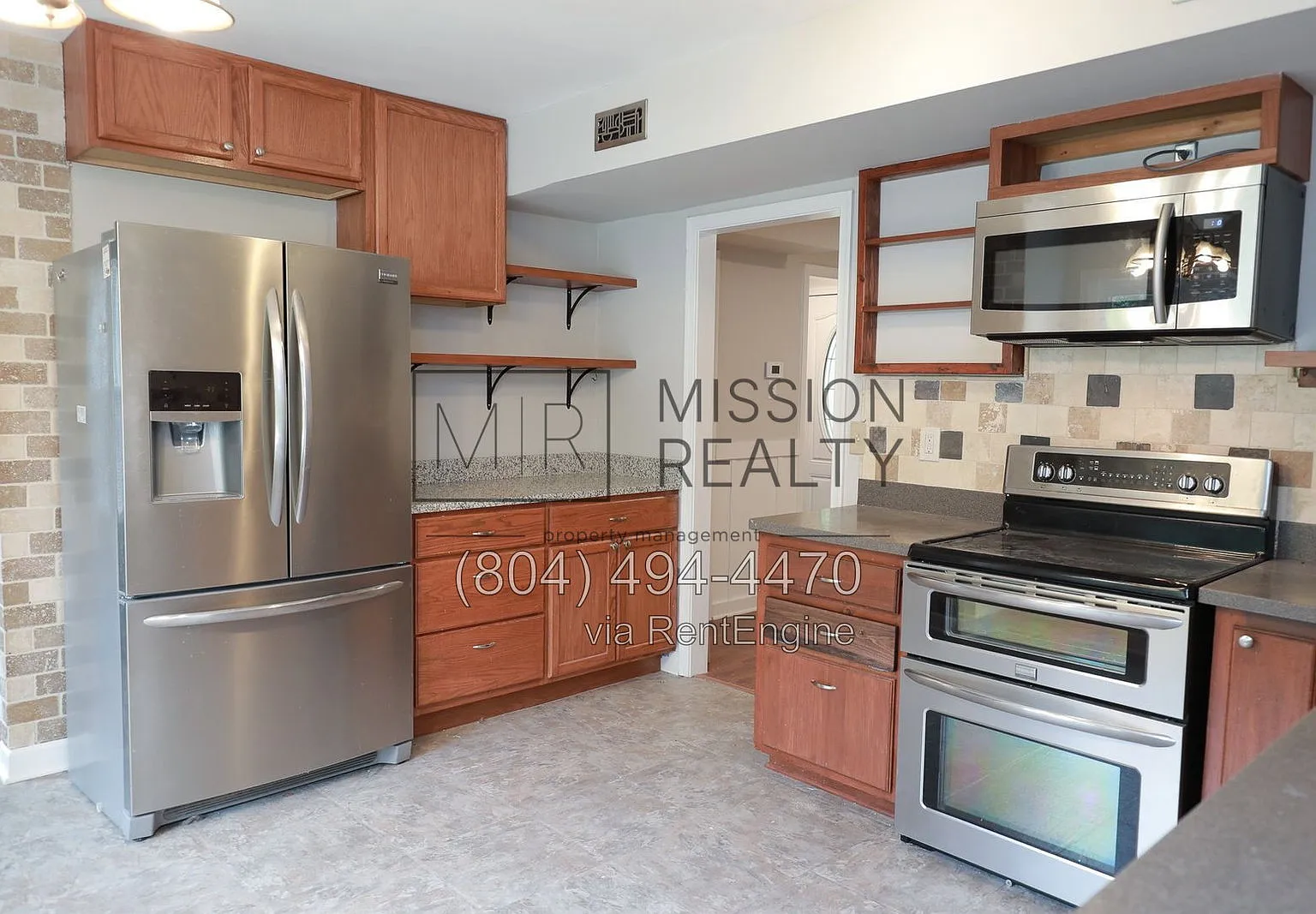 3 bed, 2.5 bath, 1426 sqft, $2,300 — Photo 3